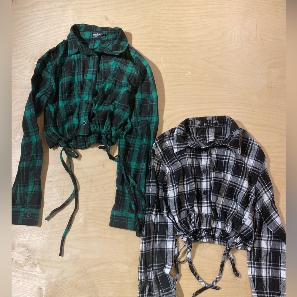 Bundle of 2 Cropped Flannel Shirts Medium (AO)
